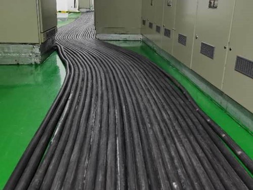 秭归如何根据理论计算公式计算温度对特定电压测量结果的影响？